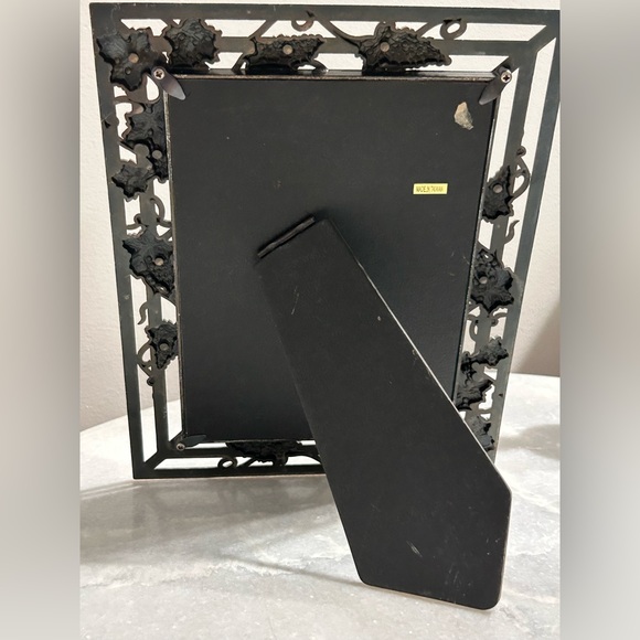 Vintage pewter grape leaf  picture frame holds 5”x 7” photo - Picture 2 of 2